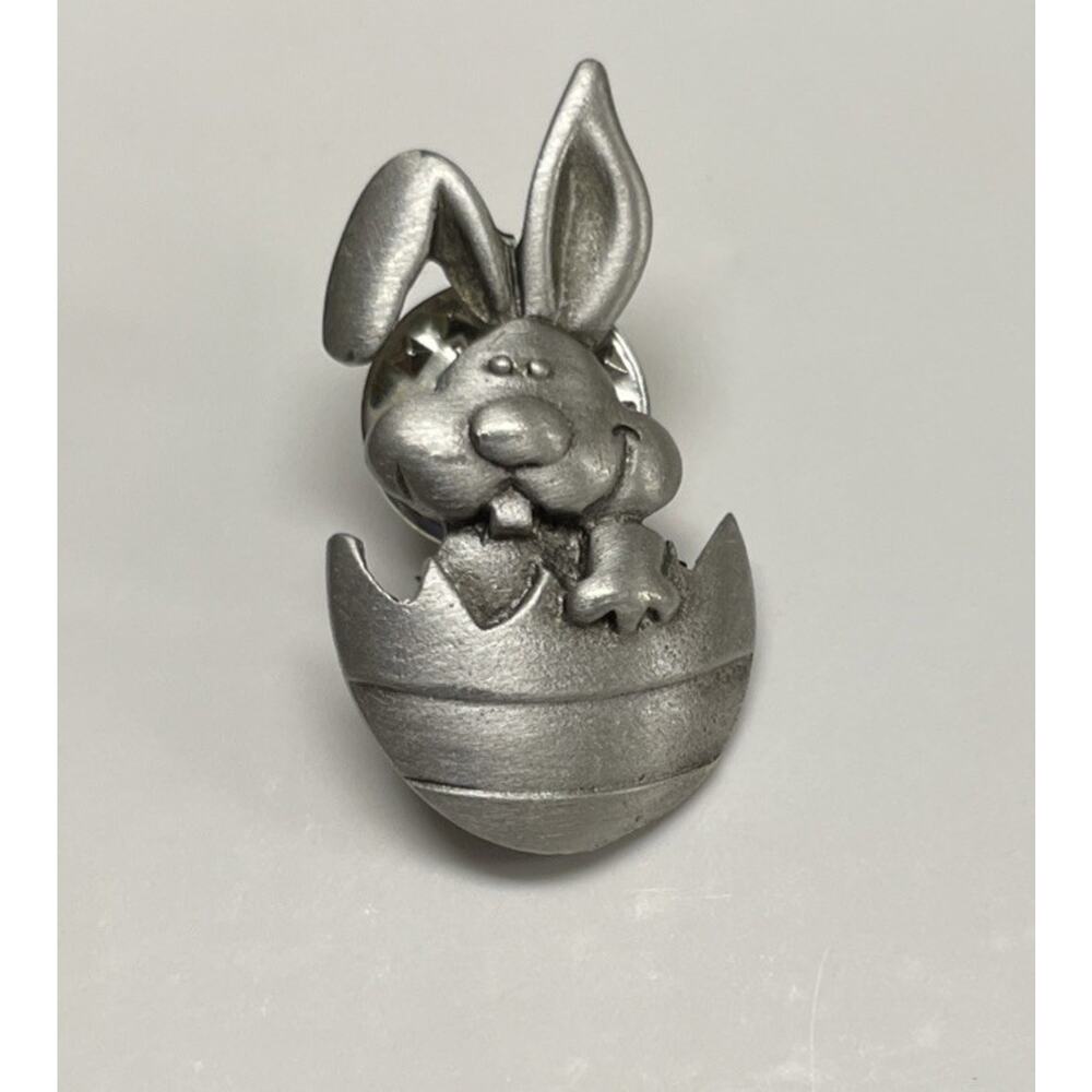 Vintage JJ Signed Pin Silver Tone Pewter Easter Bunny Rabbit Cracked Egg
